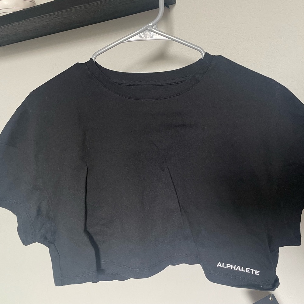 NEW WITH TAGS Alphalete crop shirt